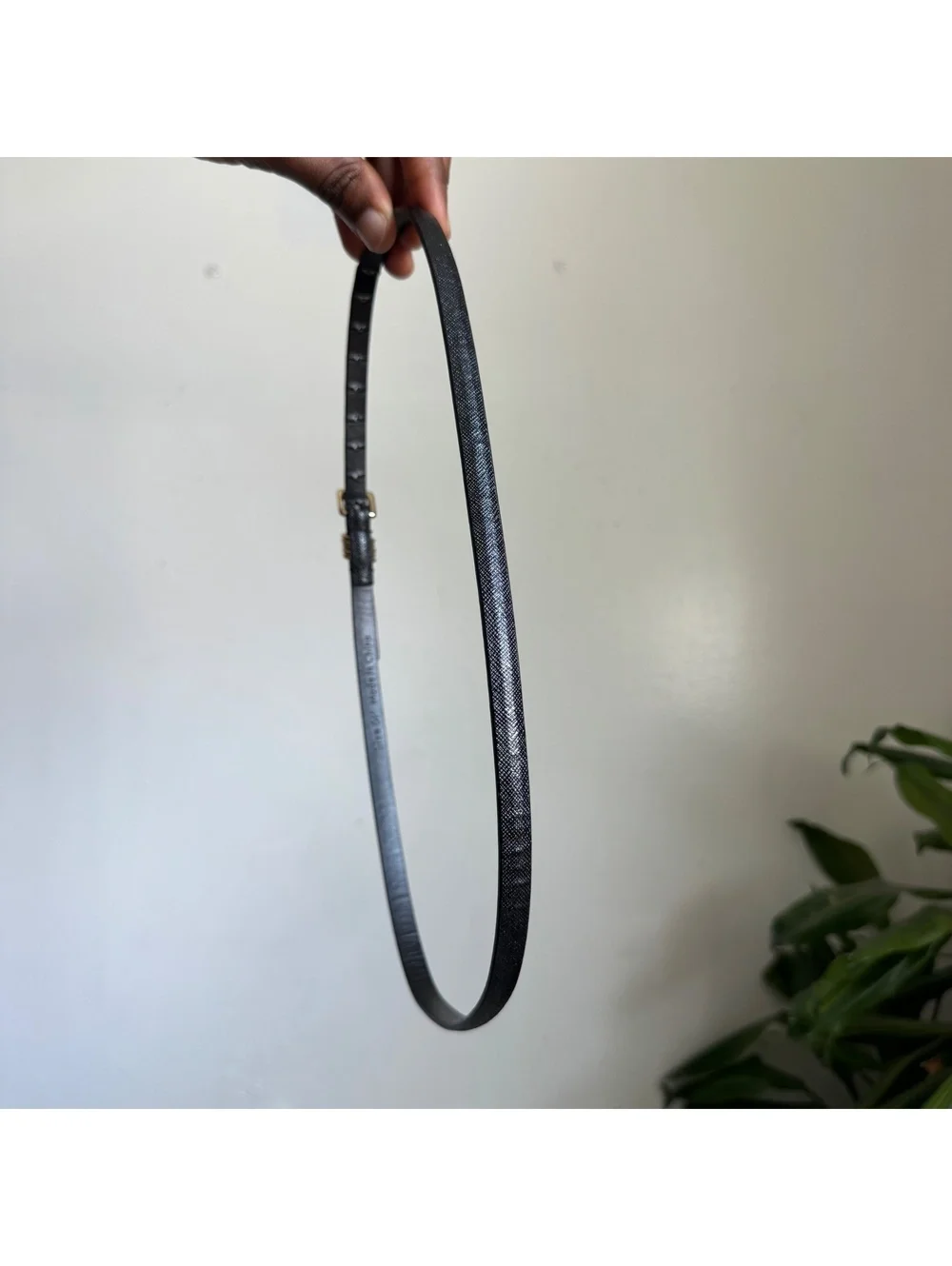 90s Minimalist Skinny Black Belt Gold Textured Ring Keeper Size 6P fits like XS